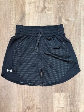 Kids Under Armour Black Athletic Shorts With Some Mesh, Size Large